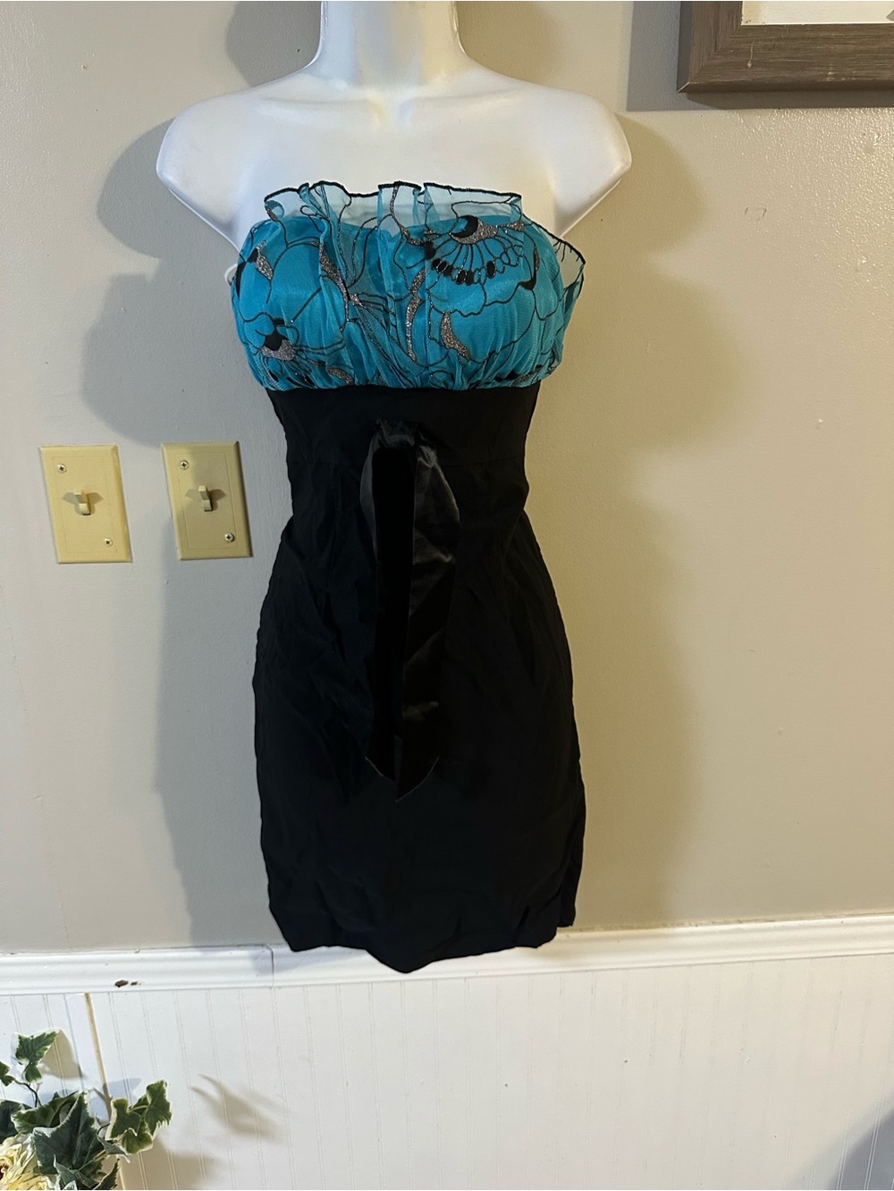 Strapless Teal Floral Bust Black Sheath Dress